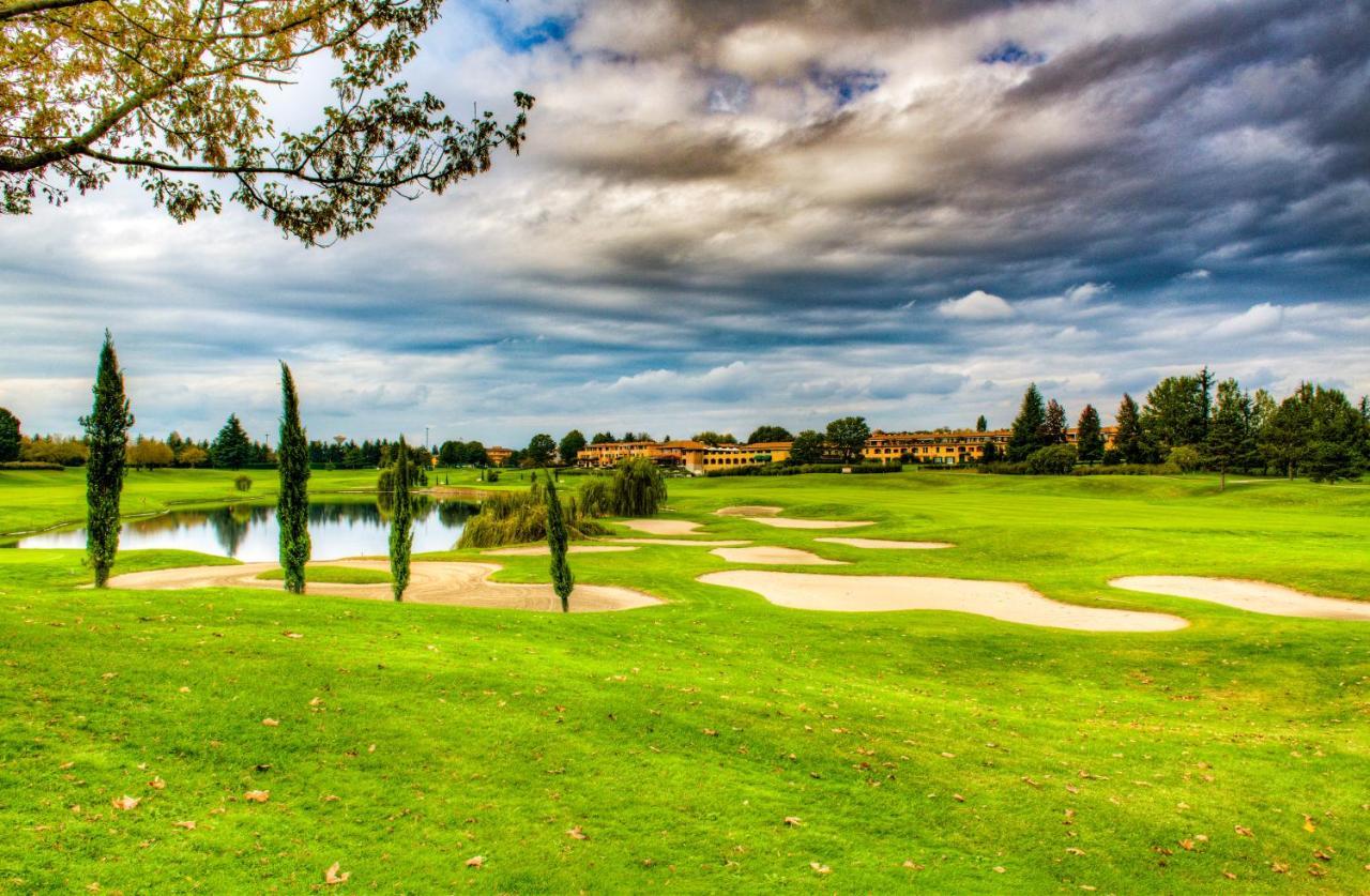Le Robinie Golf & Resort 솔비아테올로나 외부 사진