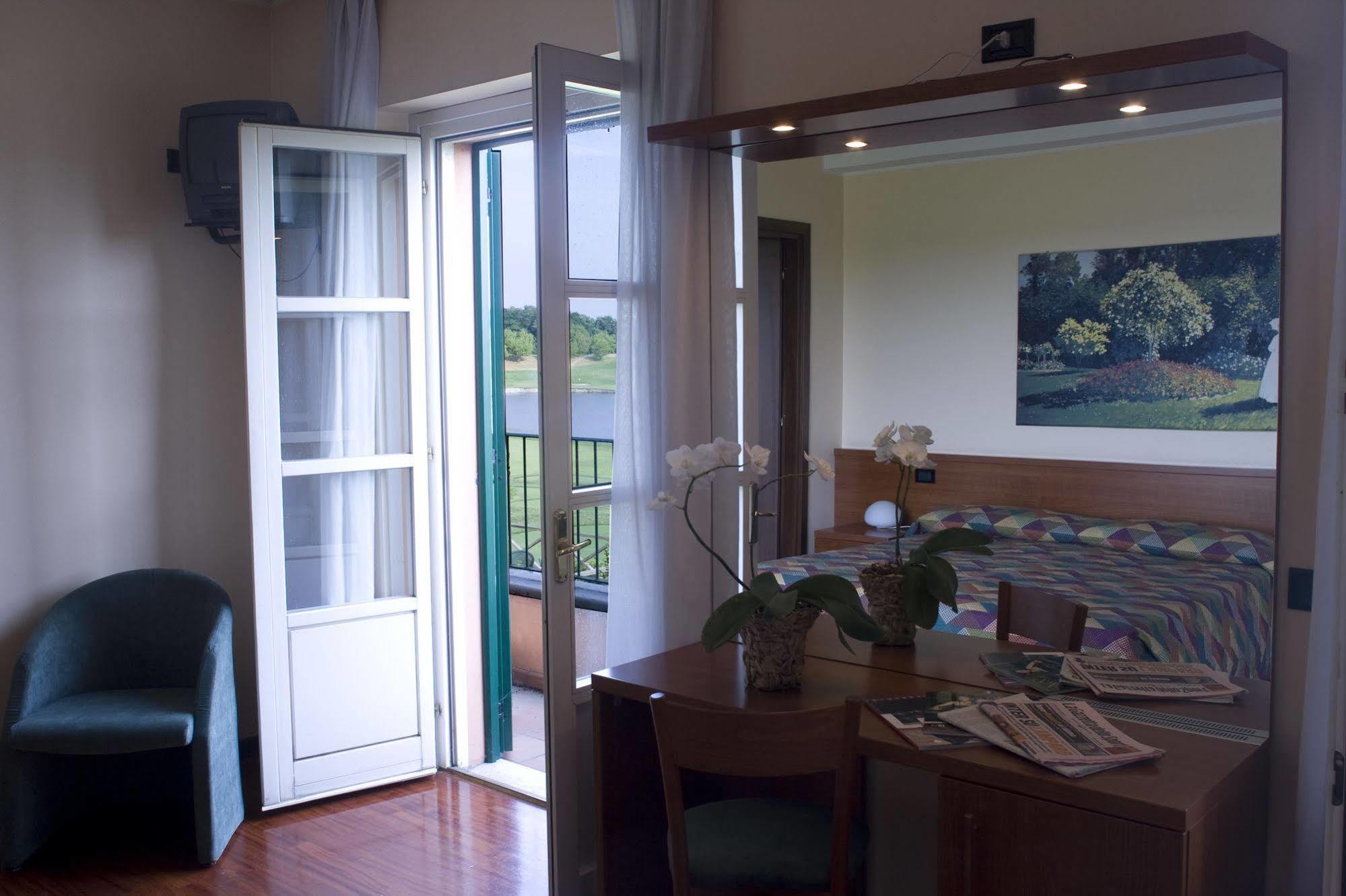 Le Robinie Golf & Resort 솔비아테올로나 외부 사진